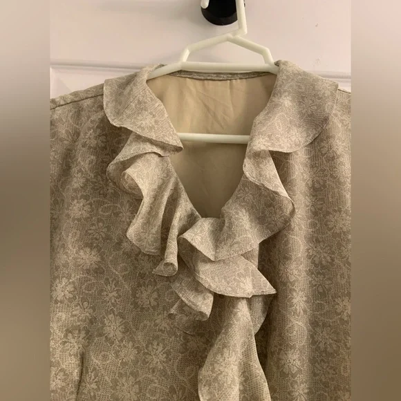 Floral Ruffle pistachio Color Blouse - Picture 2 of 7